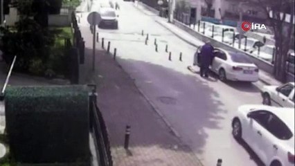 Sürücüler birbirine girdi, trafikte yol boks ringine döndü