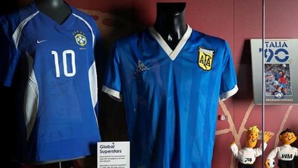 "Tanrı'nın Eli" satıldı! Tarihin en pahalı forması oldu