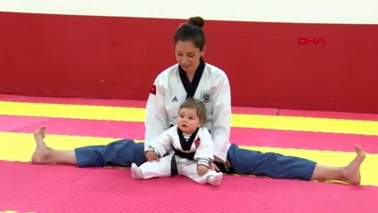 Tekvandoya gönül veren anne, dünya şampiyonu oldu
