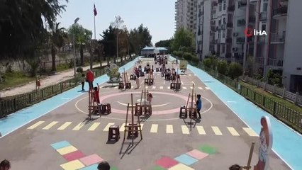 Çocuklar hayallerindeki 23 Nisan'ı tuvallere yansıttı