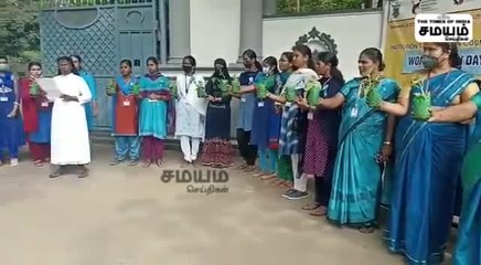 உலக பூமி தினம்; மாணவிகளின் அசத்தலான விழிப்புணர்வு!