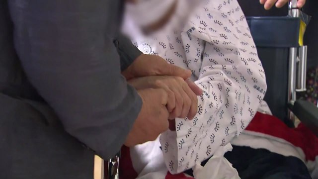 요양병원·시설 '손 맞잡고 면회' 30일부터 한시적 허용 / YTN