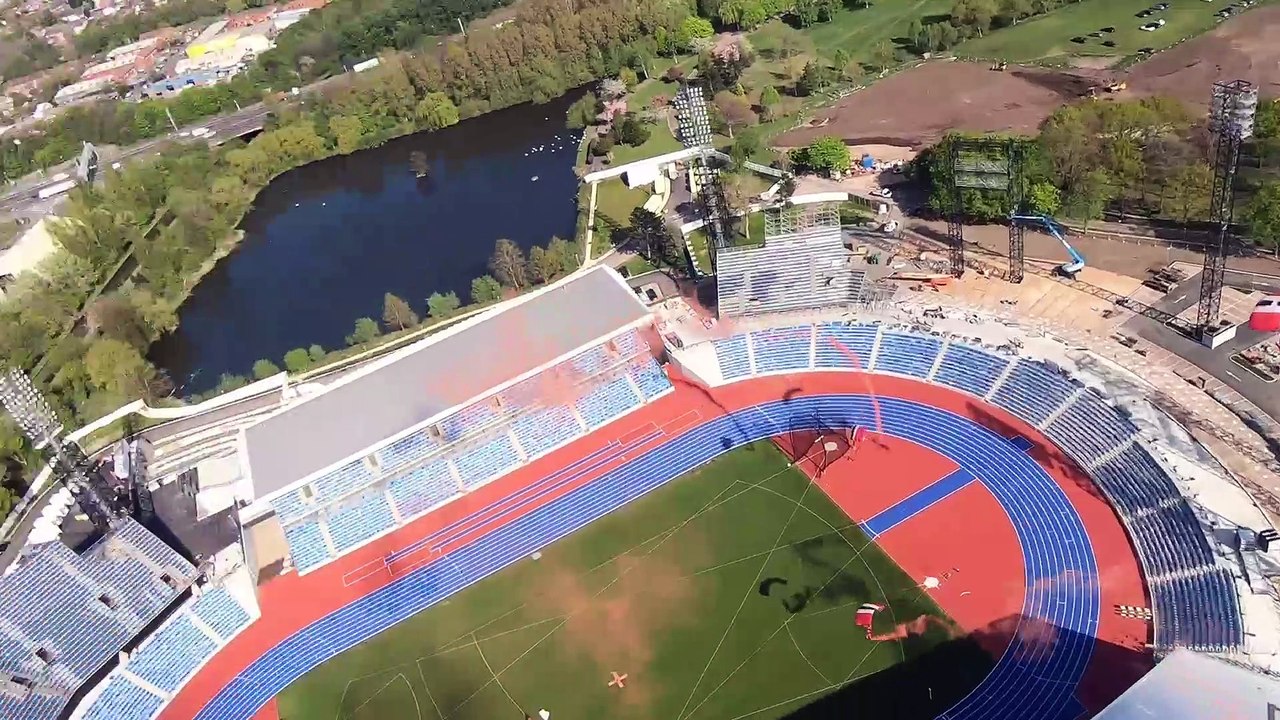 Vertigo-inducing footage shows the British Army parachute display team swooping into the Commonwealth Games stadium at 80mph