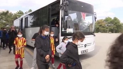 TBMM futbol turnuvasına katılan takımlar, Anıtkabir ve Birinci Meclis'i ziyaret etti