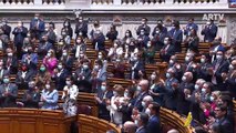 Aplausos a Zelensky no Parlamento