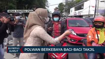 Polisi Wanita Pakai Kebaya dan Berbagi Takjil di Medan