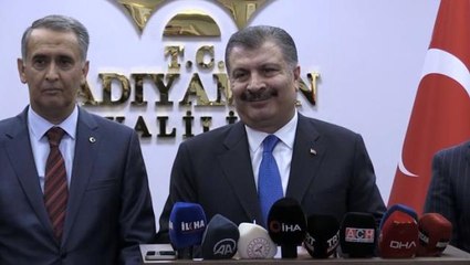 Herkesin merak ettiği soru Bakan Koca'ya kameralar önünde soruldu: Maske yasağı kalkıyor mu?