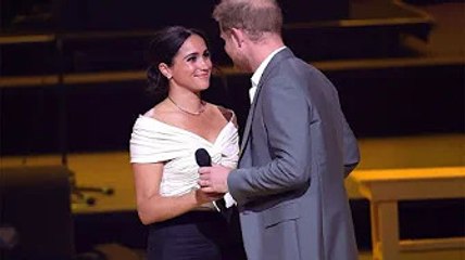 Meghan 'pushes Harry away' after TV kiss as body language expert exposes dramatic moment