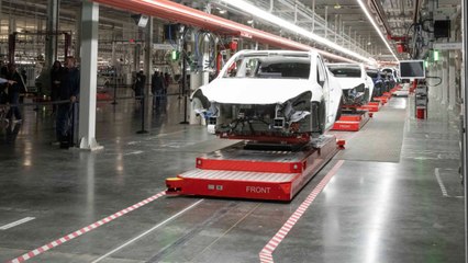 Tesla : dans l'usine de Shanghai, les employés forcés de dormir sur le sol