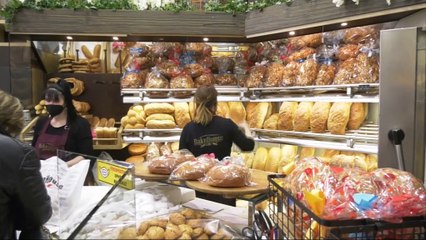 Λαμία: Γεμάτοι από κόσμο οι παραδοσιακοί φούρνοι Πιο ακριβό φέτος το πασχαλιάτικο τσουρέκι