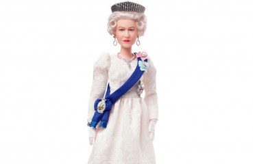 Arriva la Barbie della Regina Elisabetta: tributo ad una grande donna
