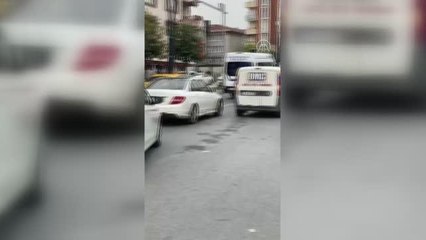 Gaziosmanpaşa'da arızalanan İETT otobüsü trafikte yoğunluğa neden oldu