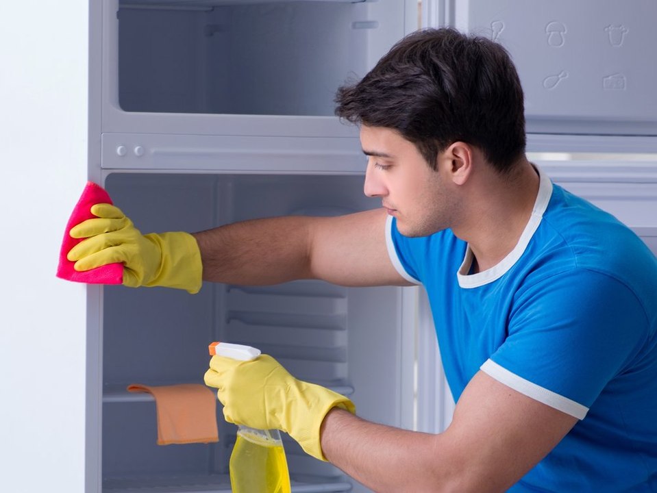 Lebensmittel länger haltbar machen: Kühlschrank richtig reinigen