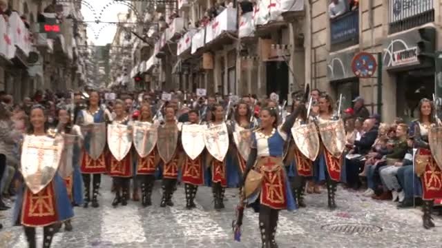 La fiesta de 'Moros y Cristianos' vuelve a Alcoy a lo grande