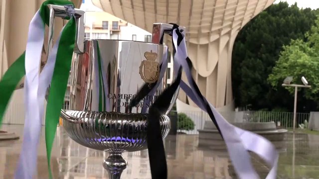 El trofeo de la Copa del Rey ya está en Sevilla para la final Betis-Valencia