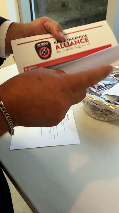 Contenu des cadeaux remis aux élus (Le Reflet - Audrey Leduc-Brodeur)