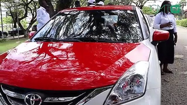 [#Reportage] Moov Africa Gabon Télécom: pose de numéros sur les taxis à la mairie de Libreville