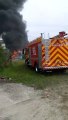 Dois ônibus pegam fogo em Balneário Camboriú e céu é tomado pela fumaça em imagens