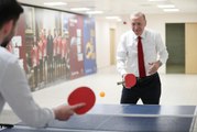 Cumhurbaşkanı Erdoğan, KYK yurdundaki öğrenciler ile masa tenisi oynadı