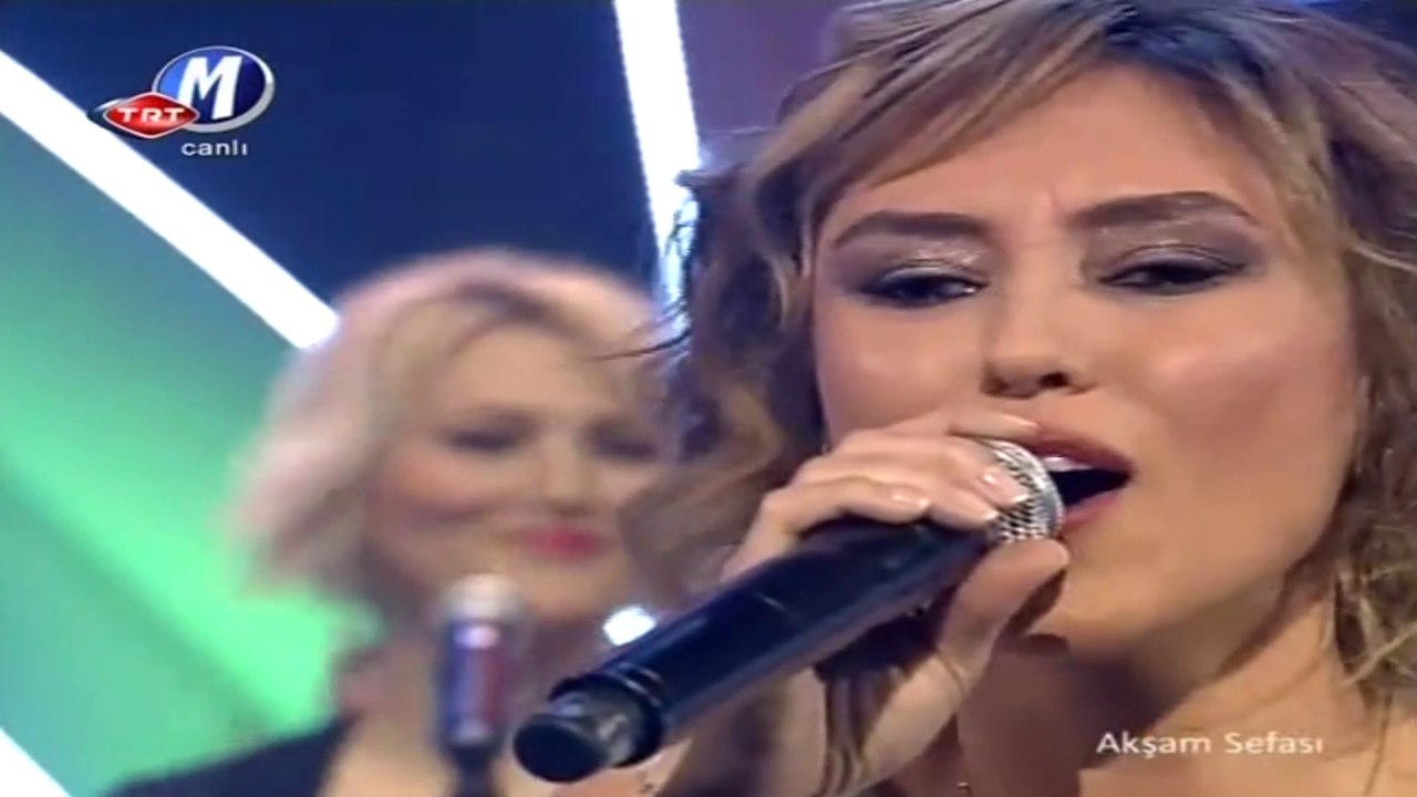 Ebru derece  / Kalbimde gizli bir sevgi mi arar