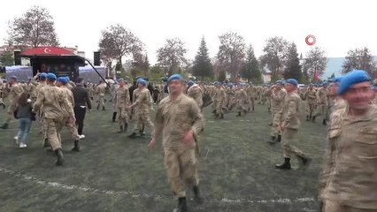 Uzman onbaşıdan mezuniyet töreninde sürpriz evlilik teklifi