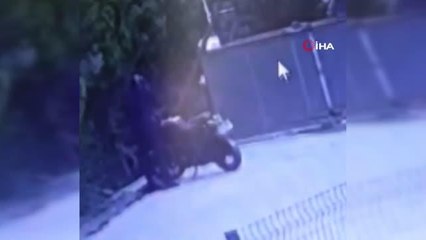 Park halindeki motosikleti saniyeler içinde böyle çaldılar