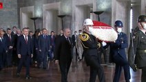 Gazi Meclis 102 yaşında! Devlet erkanı, 23 Nisan Ulusal Egemenlik ve Çocuk Bayramı için Ata'nın huzuruna çıktı