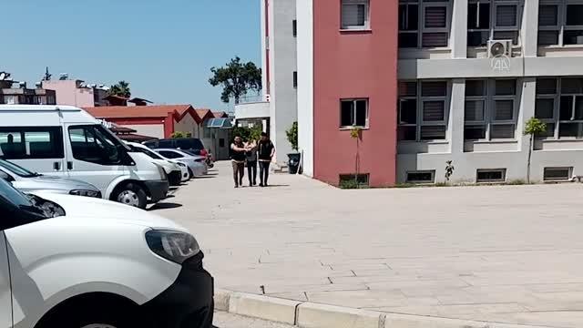 2 kadının çantasını çalan 2 kapkaç zanlısı tutuklandı
