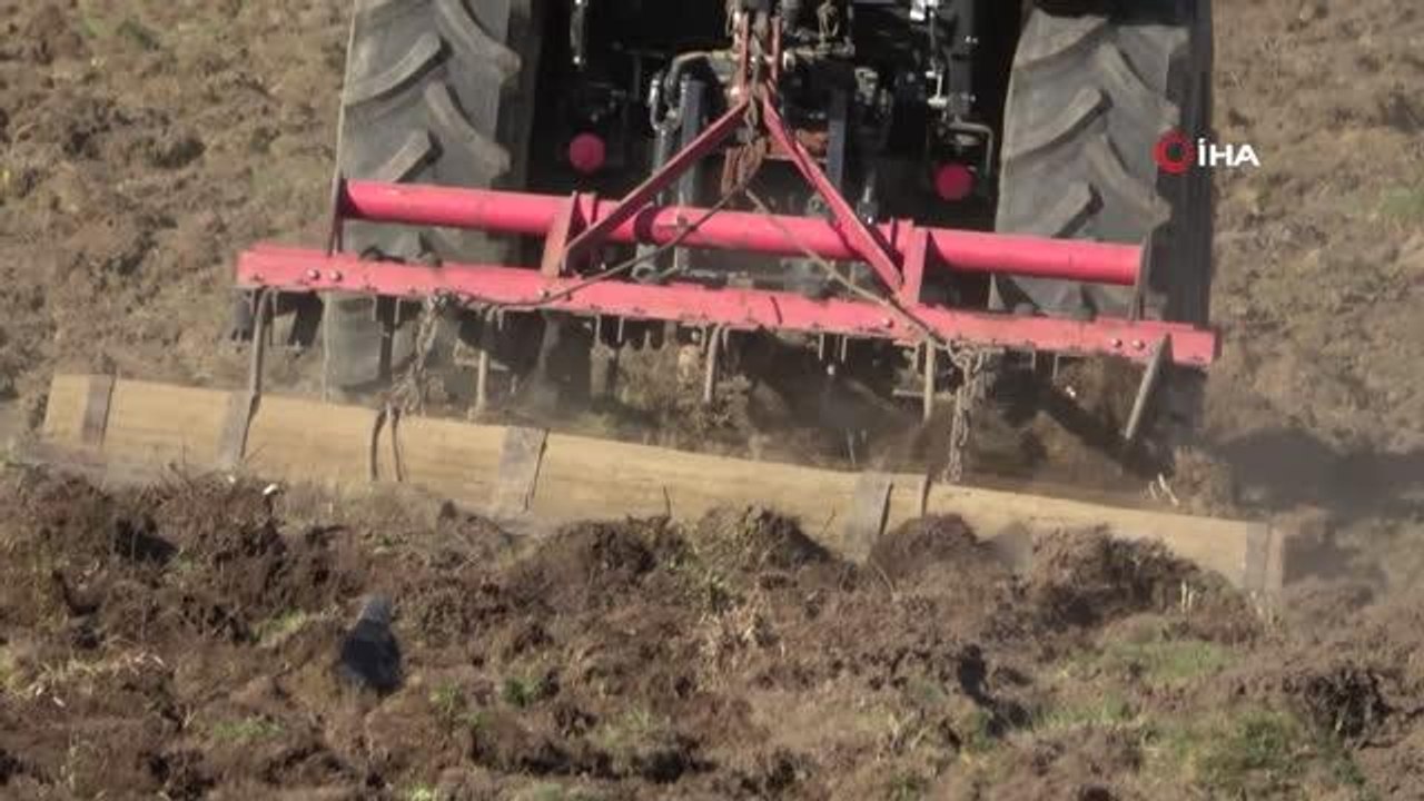 Yüksekovalı çiftçiler tarla ekimine başladı