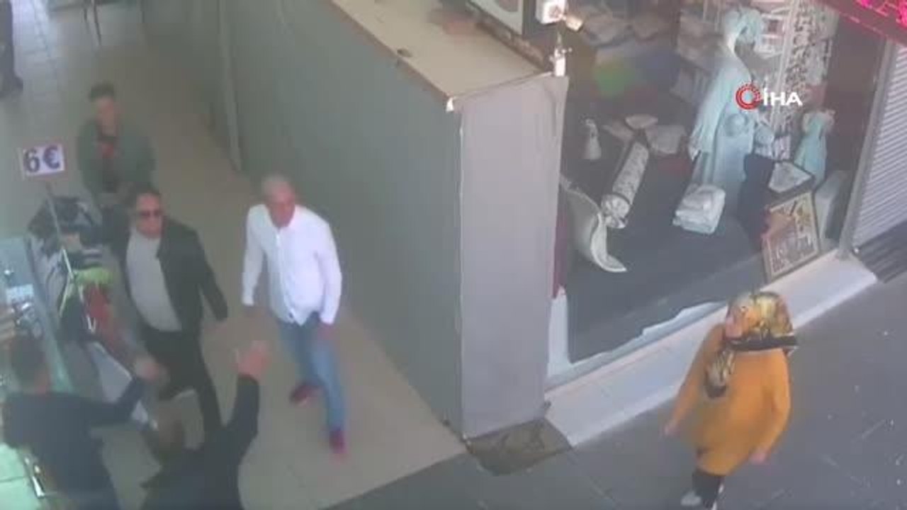 Son dakika haberleri: 20 yaşındaki esnaf genci önce sözle taciz, sonra annesinin yanında demir sopalarla hastanelik ettiler