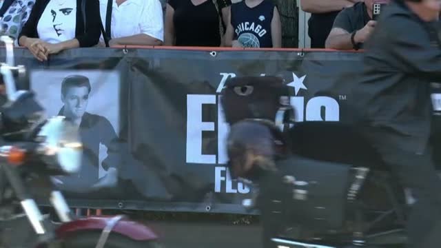 Una legión de 'Elvis' invade las calles de la ciudad australiana de Parker