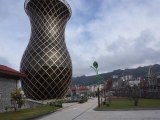 Bakanı Ersoy, Rize'de Tepkilere Neden Olan Çay Heykelinin Bulunduğu Çay Çarşısı'nda İncelemelerde Bulundu