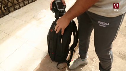 صانع البهجة.. محمد حمدي ينشر الفرحة في شوارع المنصورة بصور تذكارية في نهار رمضان