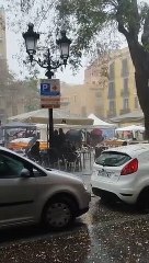 Granizada en la plaza de la Vila de Gràcia