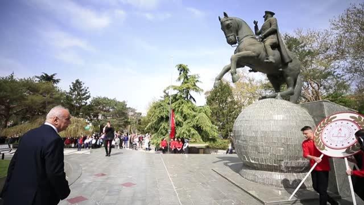 KIRKLARELİ - 23 Nisan Ulusal Egemenlik ve Çocuk Bayramı Trakya'da törenlerle kutlandı