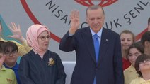 Cumhurbaşkanı Erdoğan, 23 Nisan şenliklerinde Müslüm Gürses'ten alıntı yaptı: Yakarsa dünyayı garipler yakar