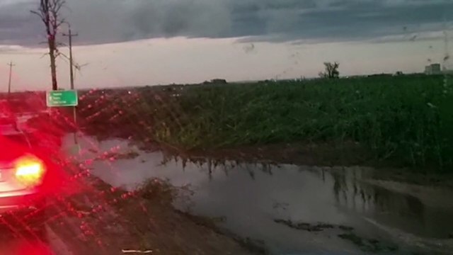 Vídeo: Cobertura de posto de combustível é derrubada por fortes ventos; Veja os rastros da destruição