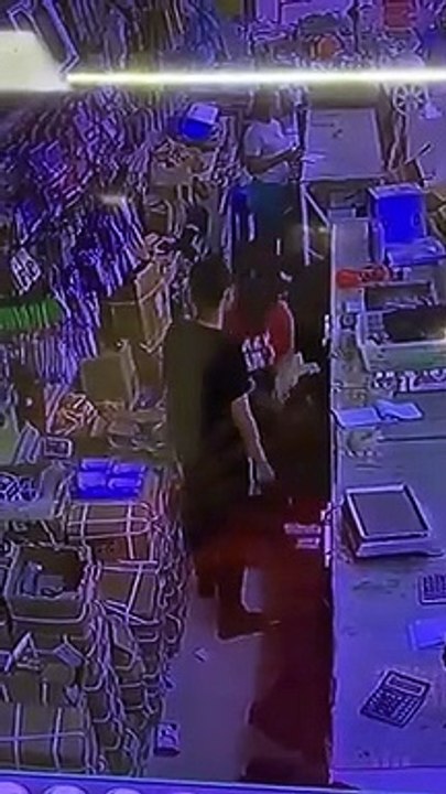 Mujer mata hombre en ferretería
