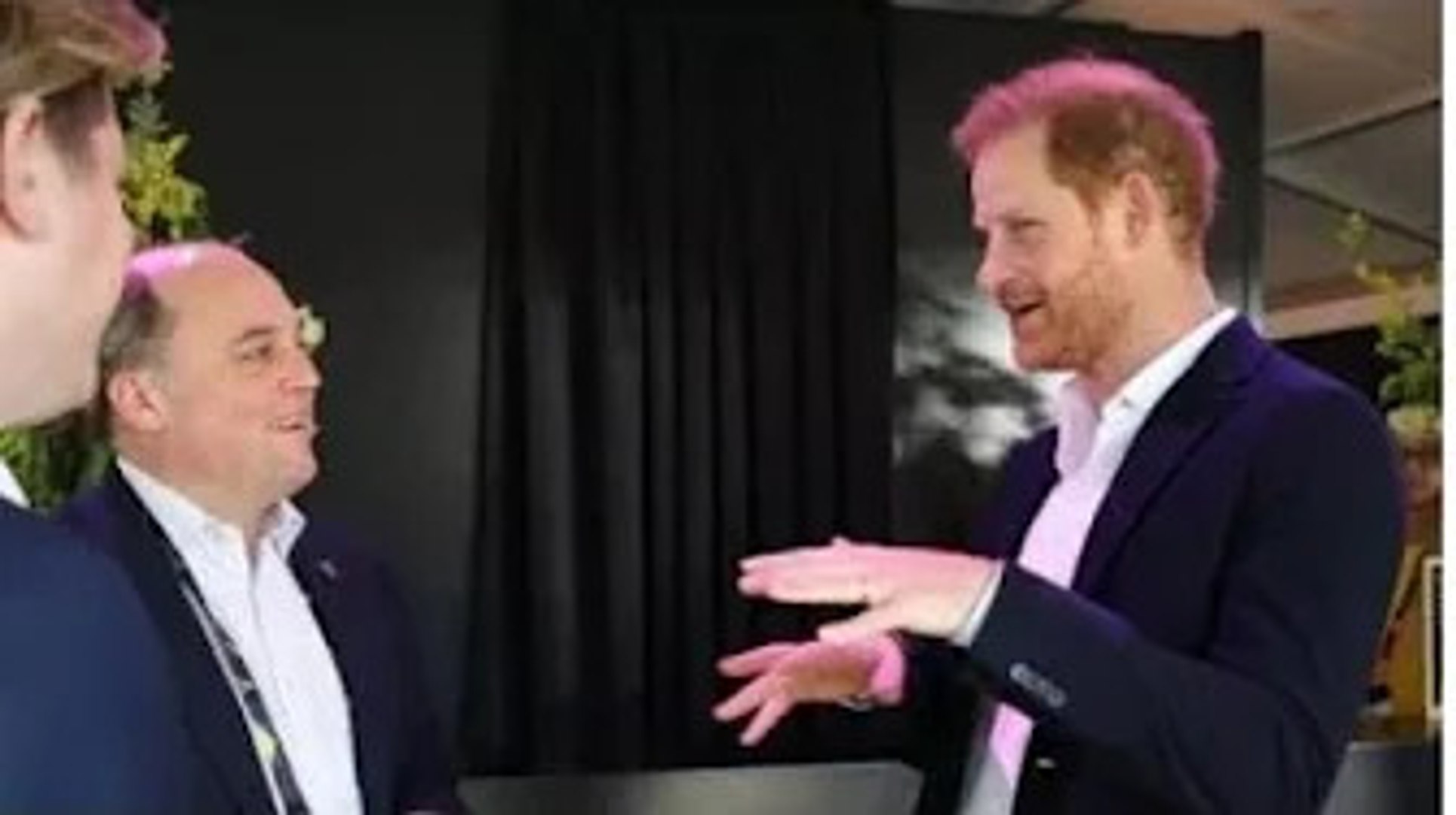 ⁣Le prince Harry en réunion de haut niveau avec Ben Wallace aux Invictus Game