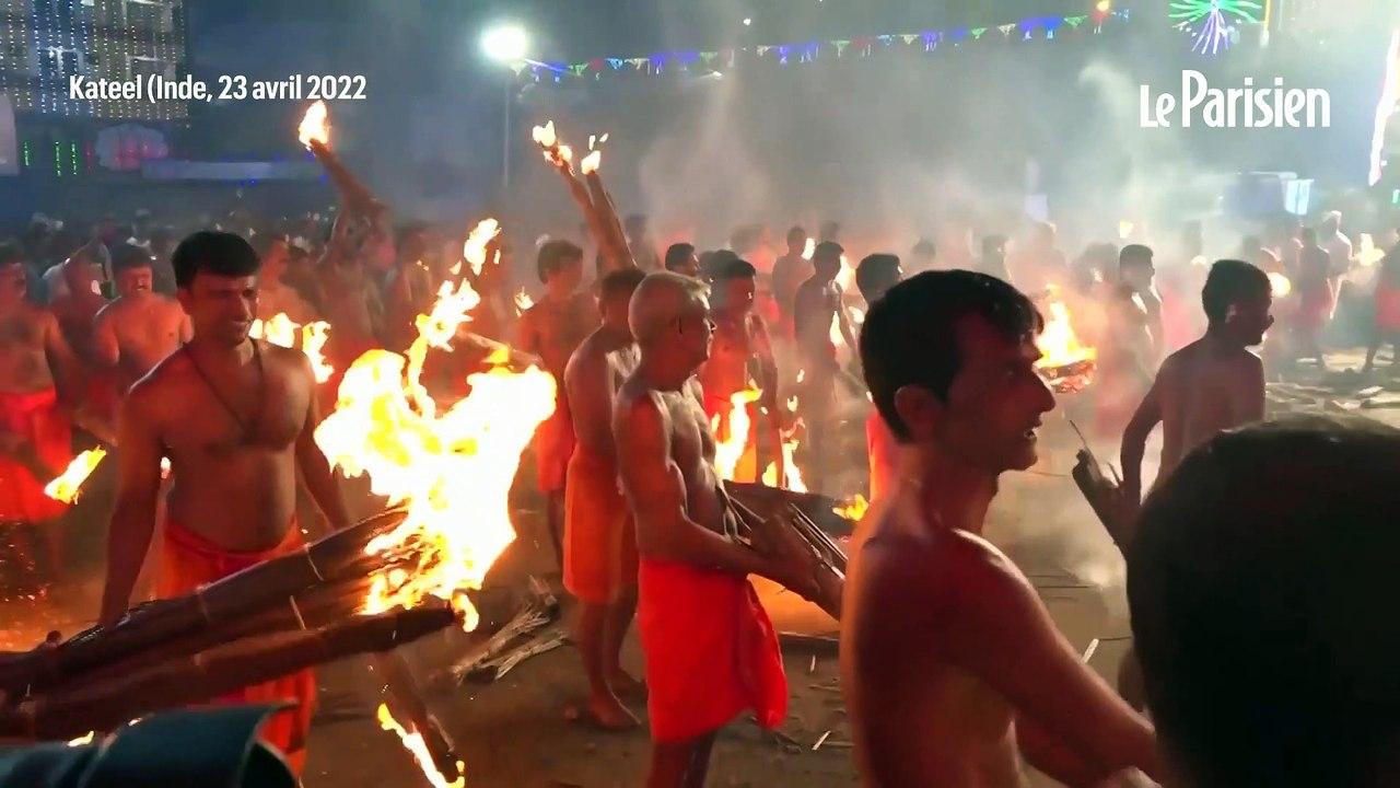Inde : une bataille enflammée pour honorer la déesse Durga