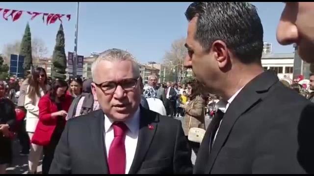 CHP Niğde İl Başkanı Adem, 23 Nisan Töreninde, Tören Alanında İl Milli Eğitim Müdürünü, Valiye Şikayet Etti: Devlet Protokolü Gelmeden, Tören...