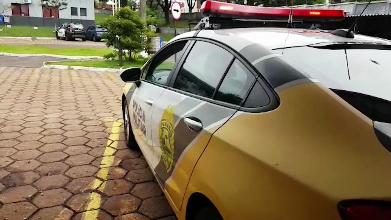 Na frente dos filhos, homem ameaça a esposa, diz que destruiria a casa e acaba detido