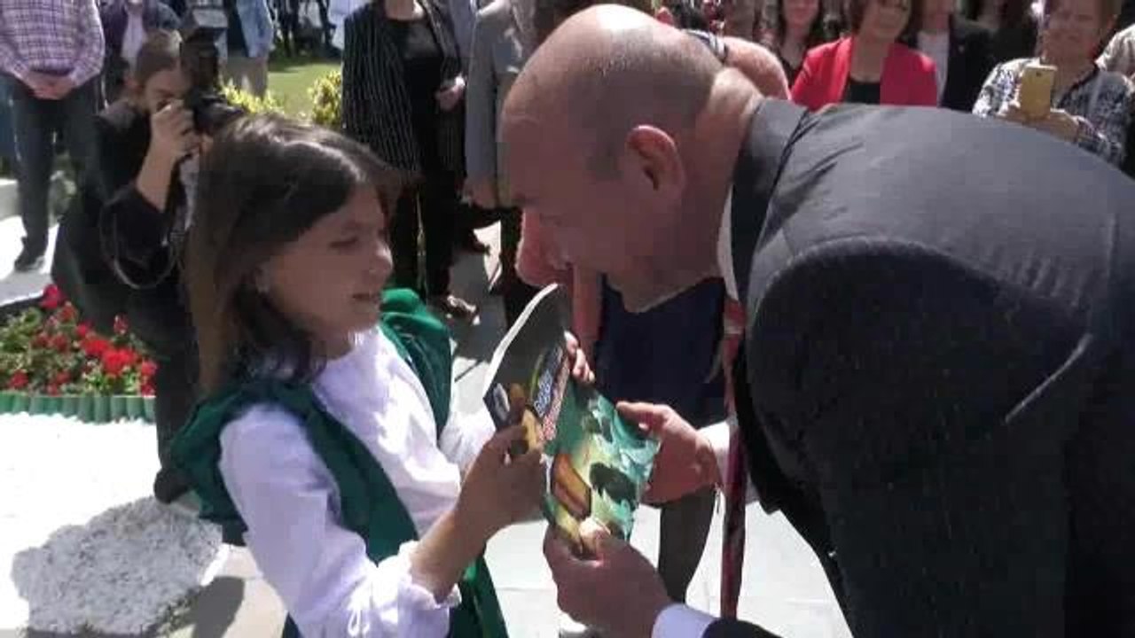 CHP İzmir'den 23 Nisan Kutlaması. Deniz Yücel: "Tek Adam Yönetimine Karşı 'Egemenlik Kayıtsız Şartsız Milletindir' Diyoruz"