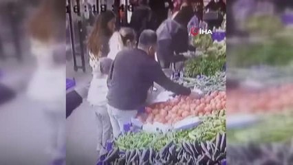 Son dakika! Pazarda cep telefonu hırsızlığı kamerada