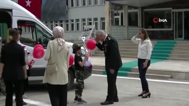 Elazığ'da jandarma ekipleri, çocukları misafir etti