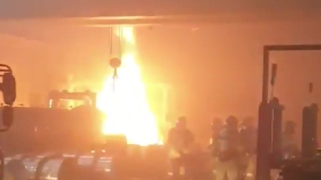 경남 창원에 있는 공장에서 불...인명 피해 없어 / YTN