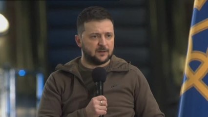 Multitudinaria rueda de prensa de Zelenski en el metro de Kiev