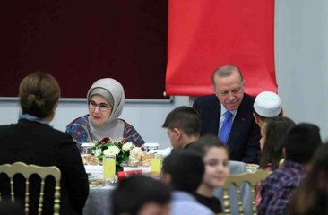 Cumhurbaşkanı Erdoğan çocuklarla iftar yaptı