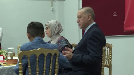 Cumhurbaşkanı Erdoğan, çocuklarla iftar yaptı