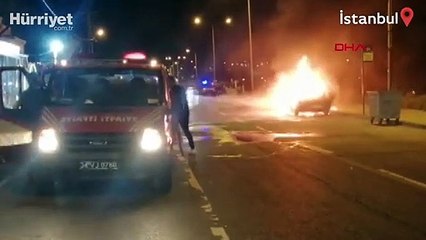 Arnavutköy'de park halindeki otomobil alev alev yandı